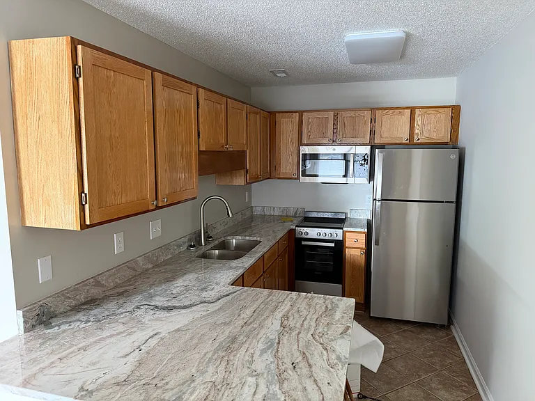 1810 Greens Blvd #5 — Photo 2