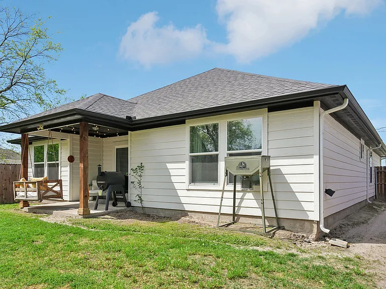 2605 Langford St — Photo 24