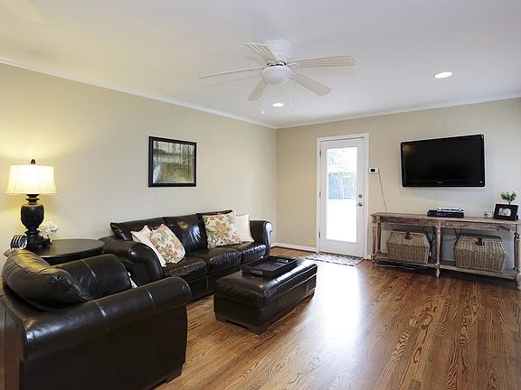4th image of 6615 Grovewood Ln