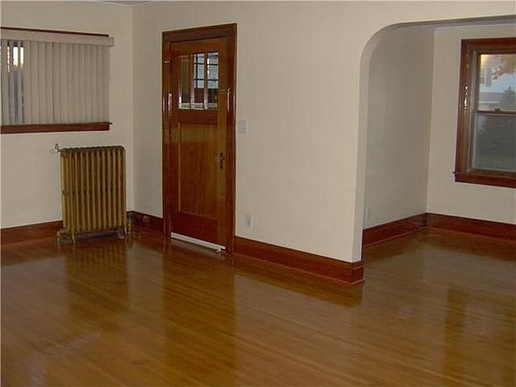 3rd image of 293 Fairfield Ave