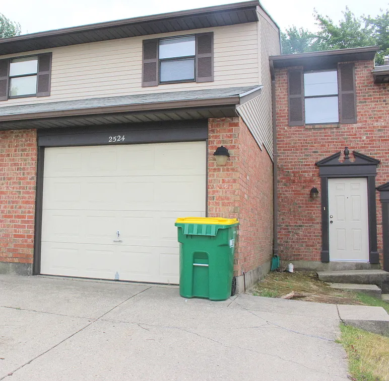 2524 Spring Valley Pike — Photo 1