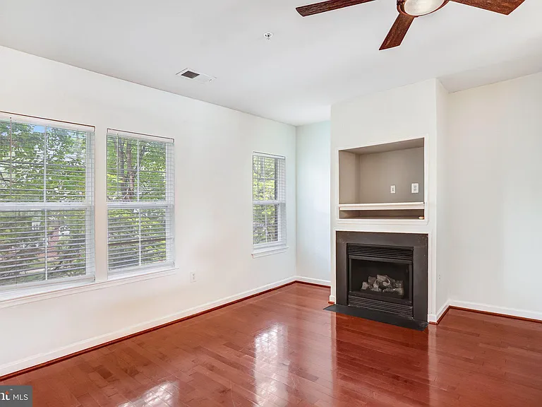 42526 Mayflower Ter — Photo 17