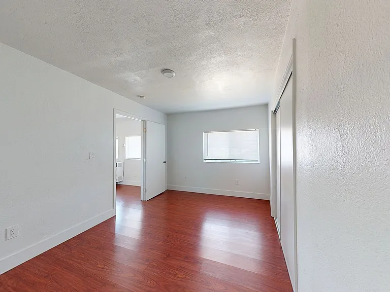 1810 E 25th Street — Photo 39