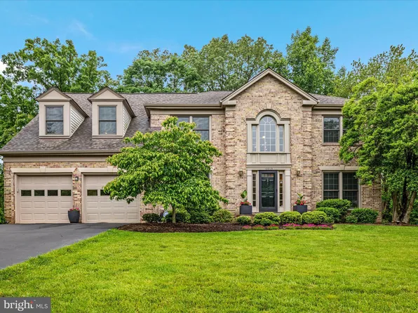 12015 Meadowville Ct, Herndon, VA 20170