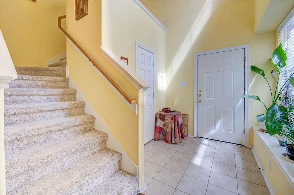3 bed, 2.5 bath, 1701 sqft, $1,750 — Photo 3