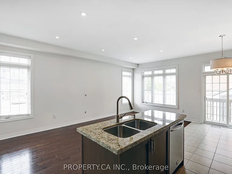 41 Spruce Pine Cres — Photo 11
