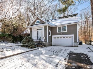 122 Downey Dr, Tenafly, NJ 07670