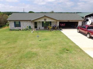 373 Clubview Dr, Bowie, TX 76230