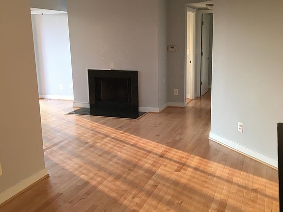 3rd image of 7500 Woodmont Ave APT 1118