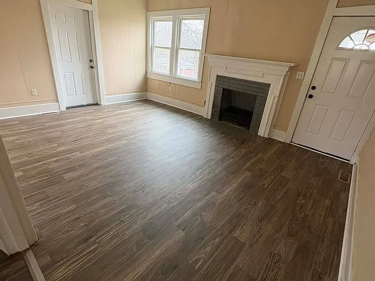 513 W Cherry St #A — Photo 2