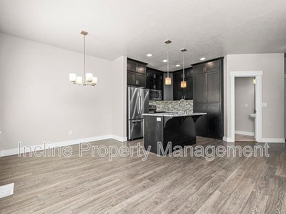 4th image of 626 N Preserve Dr