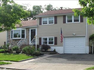 35 Cedar Dr, Rochelle Park, NJ 07662