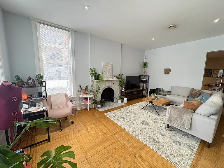 262 James St S #101 — Photo 8