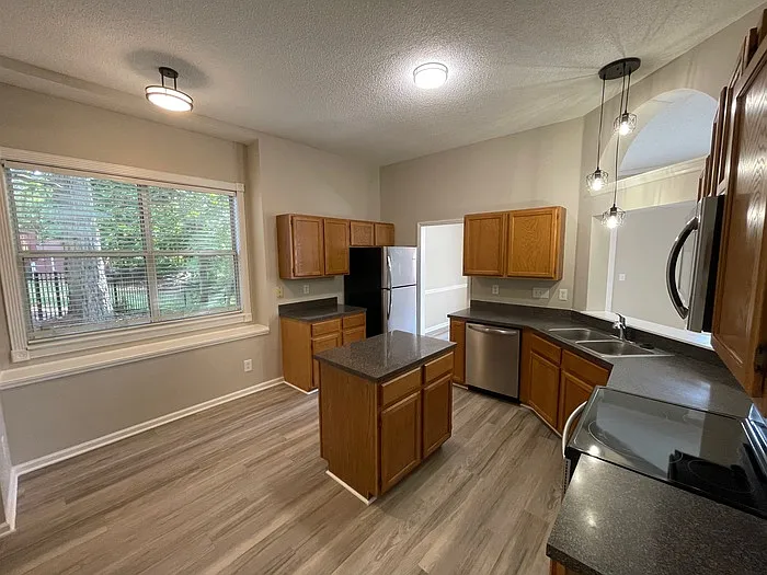 8307 Belstead Brook Ct — Photo 11