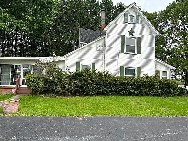 2445 Newton Tomlinson Rd — Photo 3