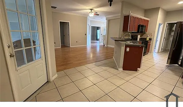 5 bed, 1900 sqft, $3,995 — Photo 3