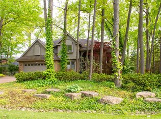 2491 Island View Dr, West Bloomfield, MI 48324