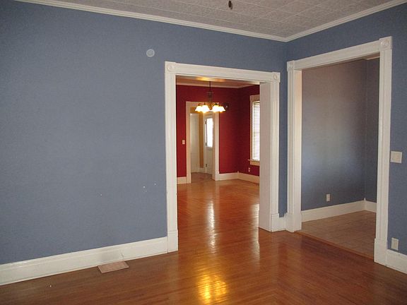 5th image of 207 S Walnut St