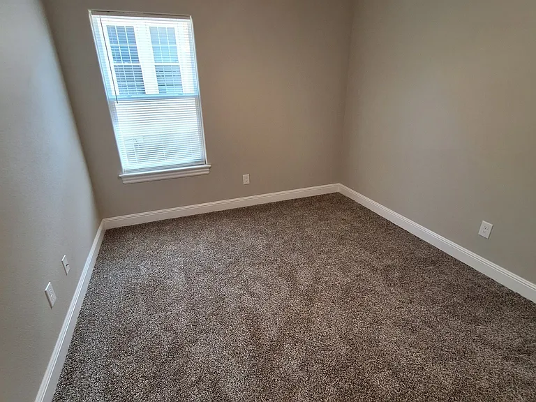 2111 S Connor Ave — Photo 11