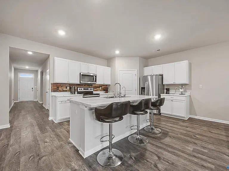 4 bed, 1863 sqft, $2,000 — Photo 3