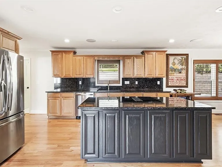 6340 Reives Rd — Photo 10