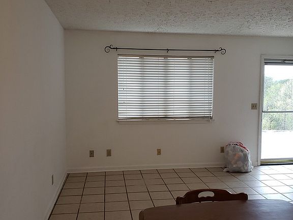 5th image of 907 Sierra Pl