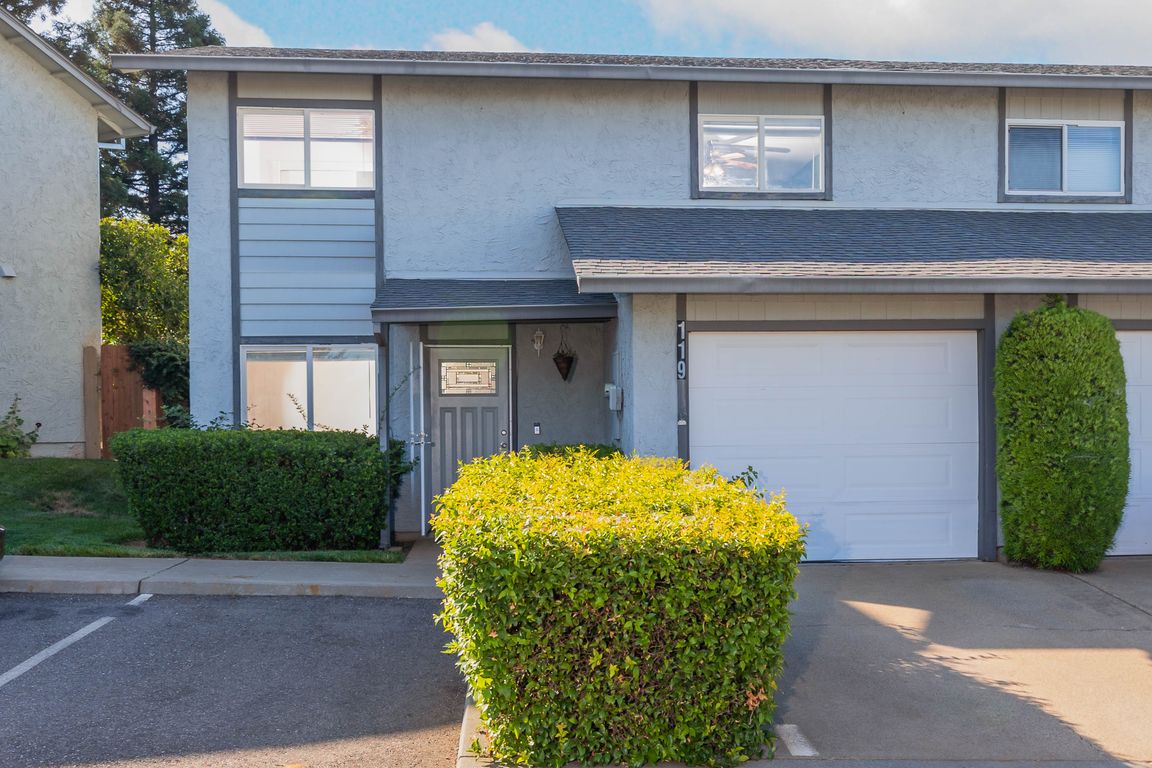 119 Amberidge Dr Front of Condo
