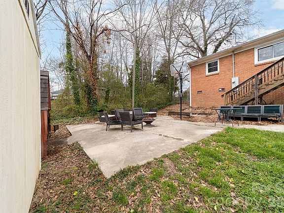 4th image of 106 Blacksnake Rd