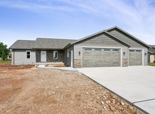 516 Rustic Ridge Dr, Brillion, WI 54110