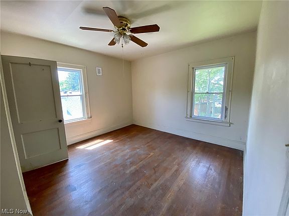 3rd image of 3159 Euclid Heights Blvd