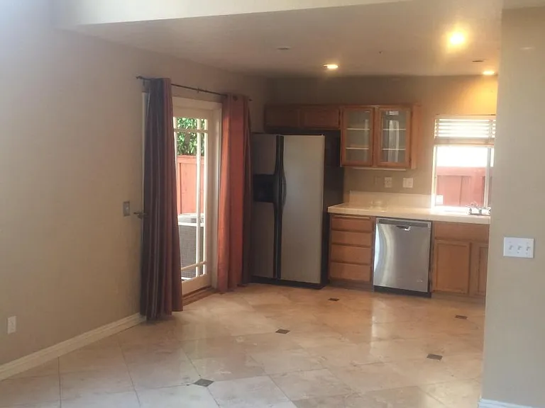 540 E Calora St — Photo 6