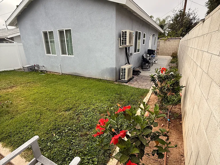 2235 Meyer Pl #B — Photo 13
