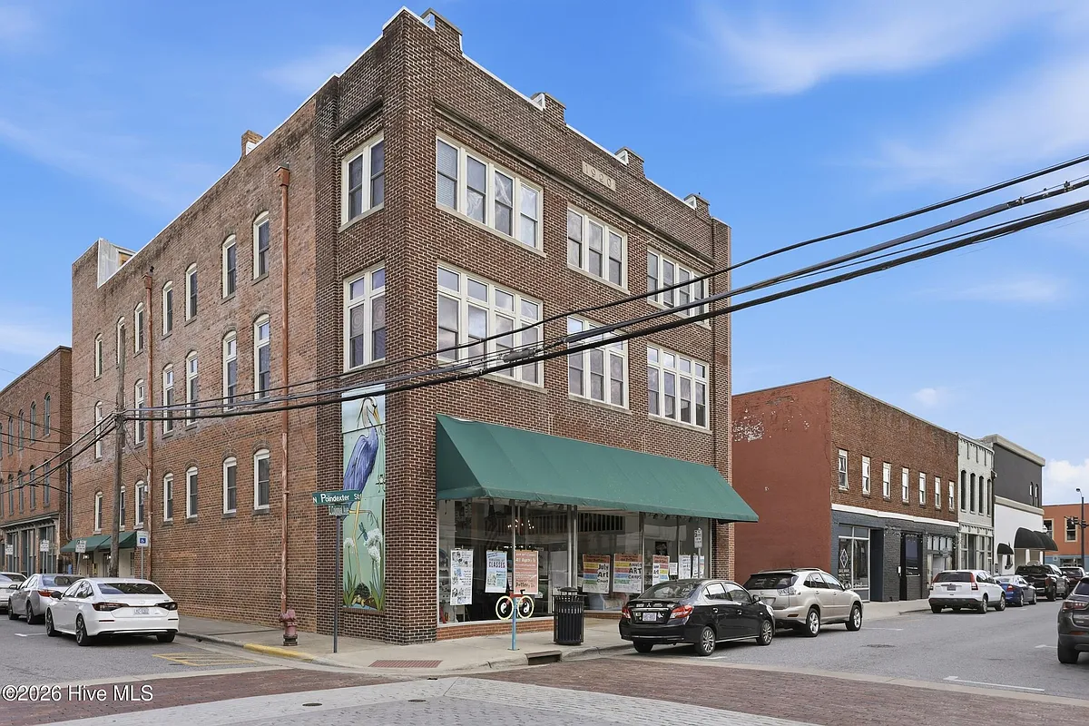 Building Photo - 603 E Two Colonial Ave