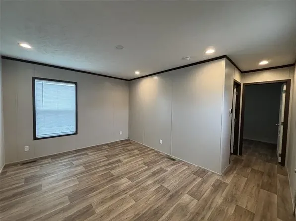 700 E 6th St #100, Hays, KS 67601