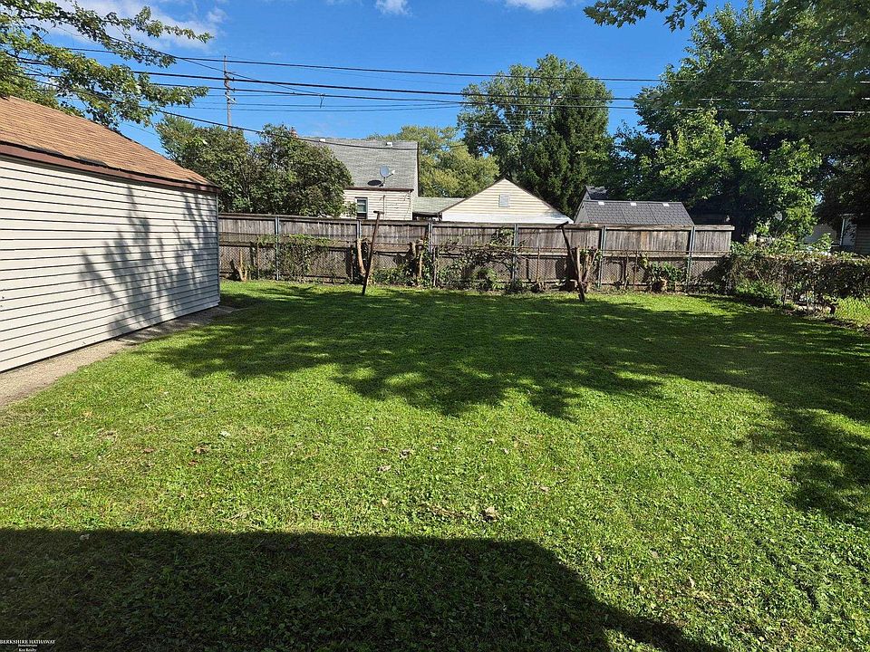 20806 Helle Ave, photo 22