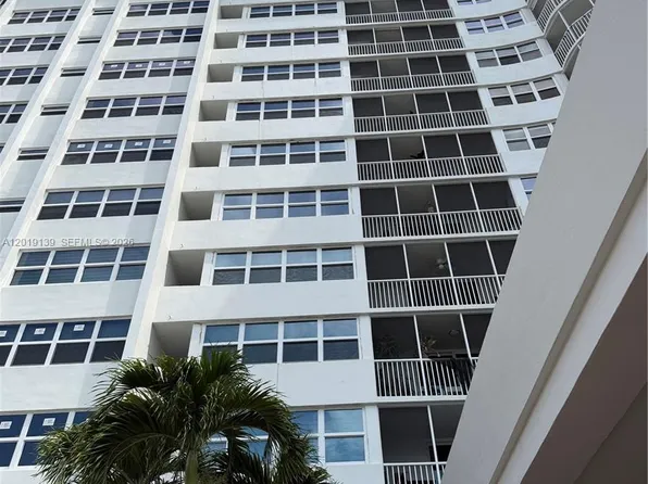 100 Golden Isles Dr APT 313, Hallandale, FL 33009