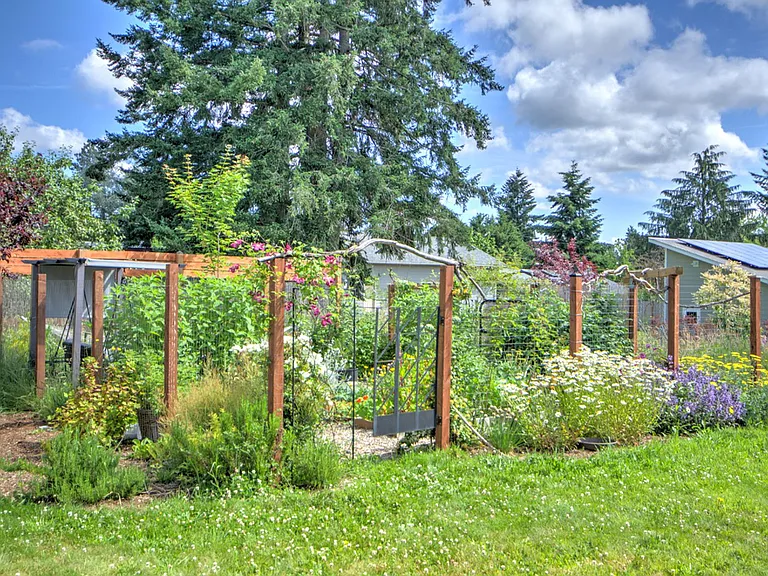 1636 Conger Ave NW — Photo 20