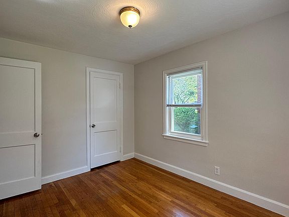 3rd image of 6 Oval Rd APT 1