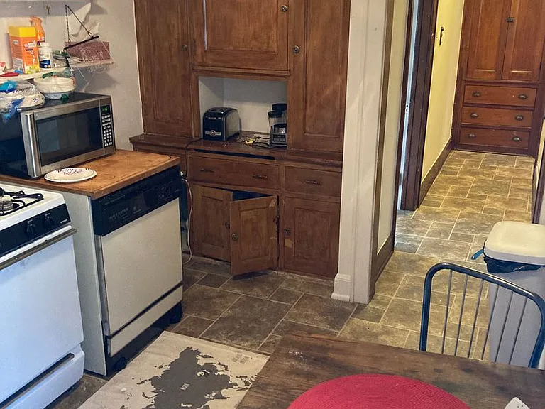 Newport Manor — Photo 75
