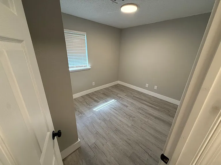 703 S 8th Ave — Photo 8