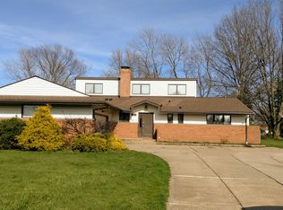 2565 Deborah Dr, Beachwood, OH