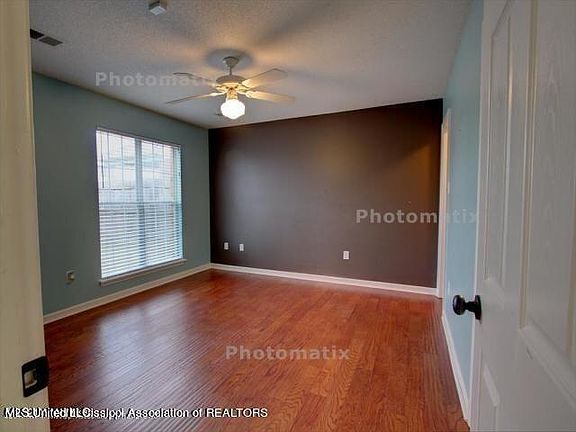 4th image of 664 Grant Dr
