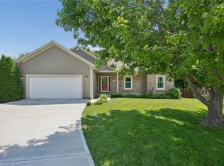 20929 Maple Ter, Spring Hill, KS 66083