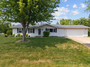 2698 Oakwood Cir, Oshkosh, WI 54904