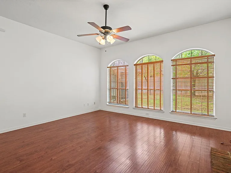 7902 Isaac Pryor Dr — Photo 12