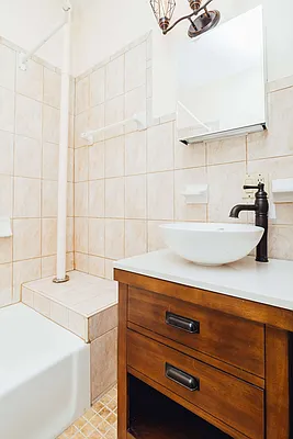 Rented by Nooklyn NYC LLC | media 18