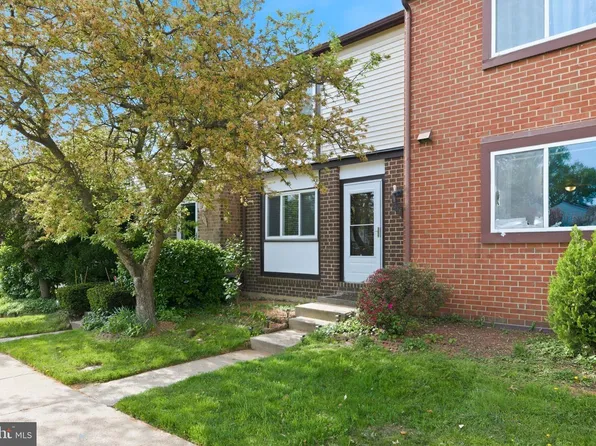 614 Giles Pl, Sterling, VA 20164