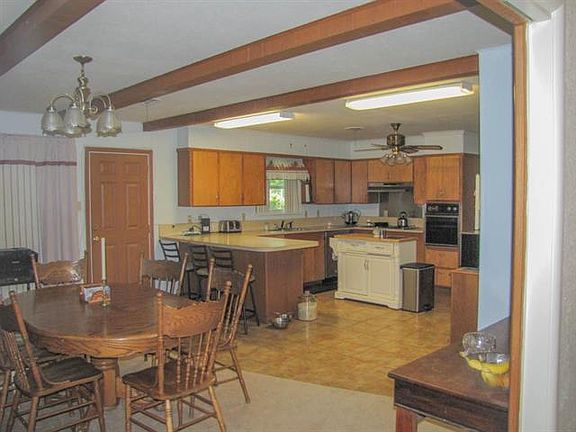 3rd image of 2060 Crestridge St
