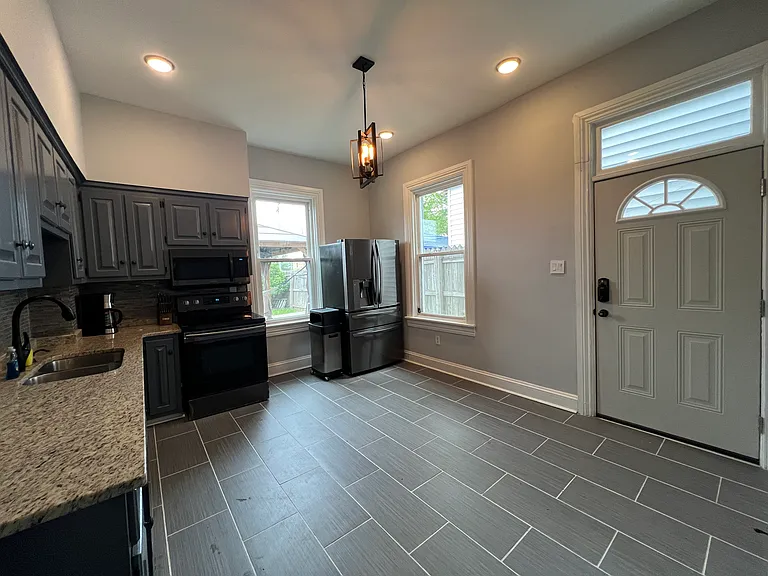 724 N 1st St — Photo 16