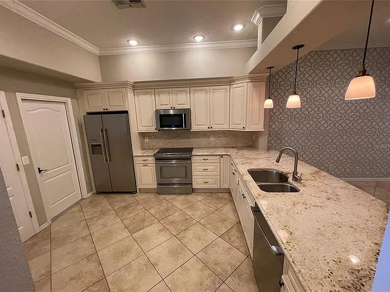 11219 Cedar Hollow Ln — Photo 4